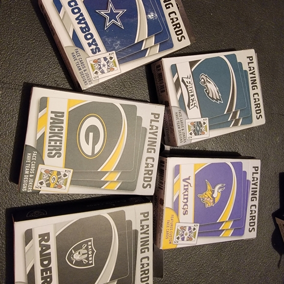 New In Package NFL Green Bay Packers playing cards plastic - Picture 7 of 10